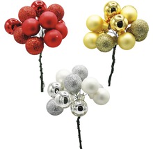 Globuri decorative de Crăciun în roșu, auriu și argintiu, sub formă de buchet