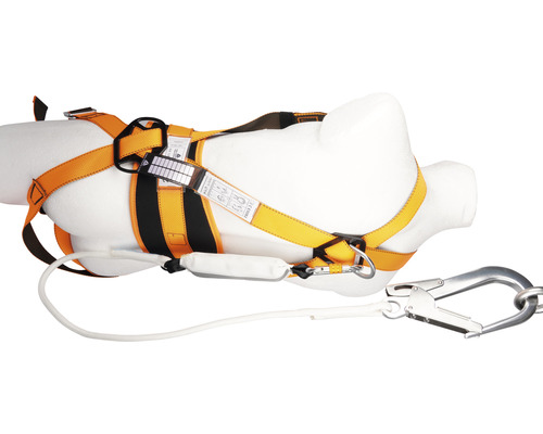 Ham de siguranță cu element de conectare și carabină pe un manechin