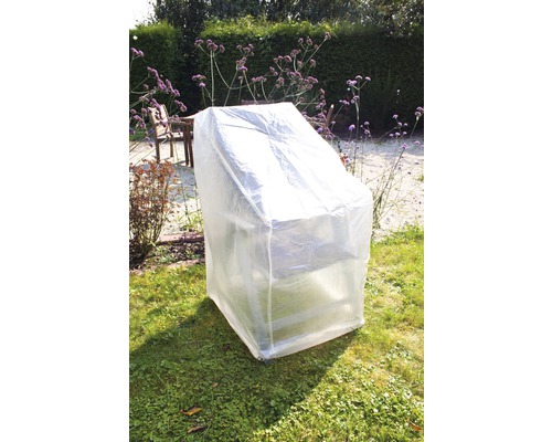 Mobilier de grădină cu husă de protecție în grădină