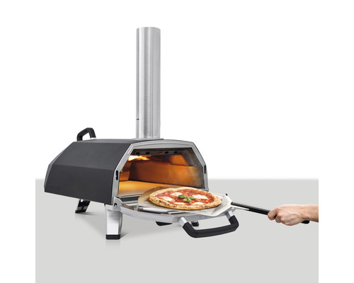 Cuptor de pizza cu pizza pe paletă