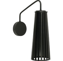 Lampa de perete neagră cu o abajurul îngust, conic.