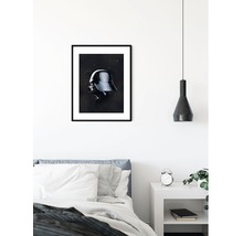 Poster decorativ înrămat cu Darth Vader în dormitor deasupra patului