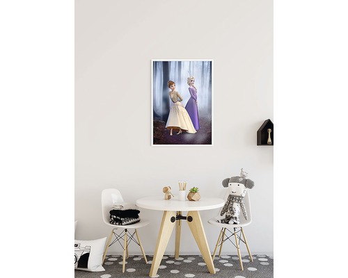 Poster înrămat Frozen cu Anna și Elsa în camera copiilor