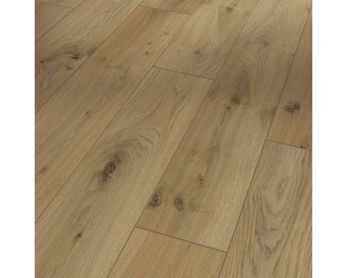 Instalare podea laminată cu aspect de lemn