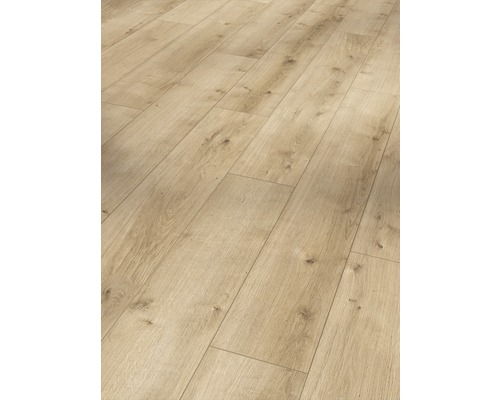 Parchet laminat montat cu aspect de lemn