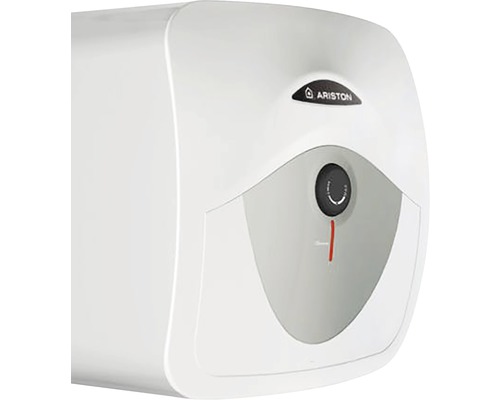 Logo Ariston pe un boiler de apă caldă