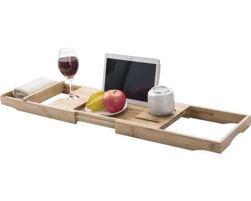 Tavă de baie din lemn cu pahar de vin, tabletă, fructe și prosop