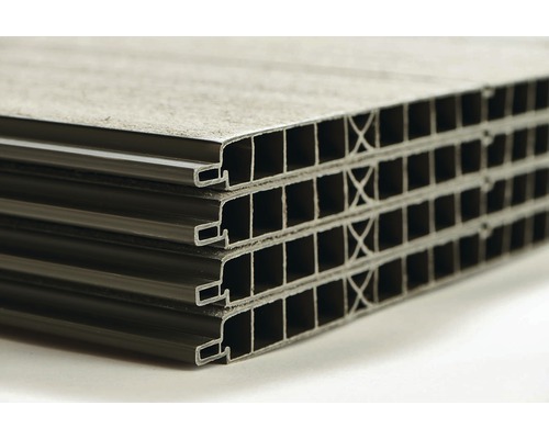 Stivă de panouri din plastic cu structură celulară