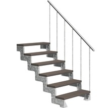 Scară cu trepte din lemn și balustradă metalică