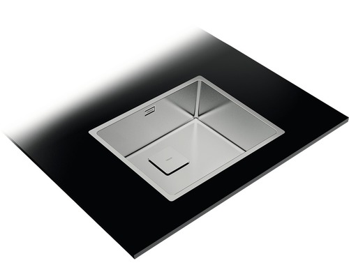 Chiuvetă din oțel inoxidabil într-un blat negru