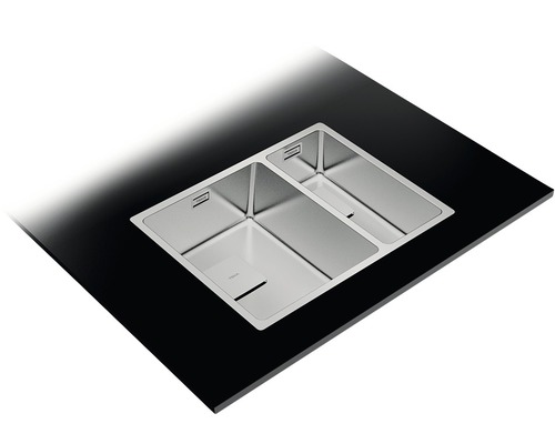 Chiuvetă din oțel inoxidabil cu două cuve pe un blat de lucru