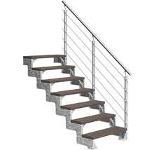 Scară cu balustradă metalică și trepte din lemn