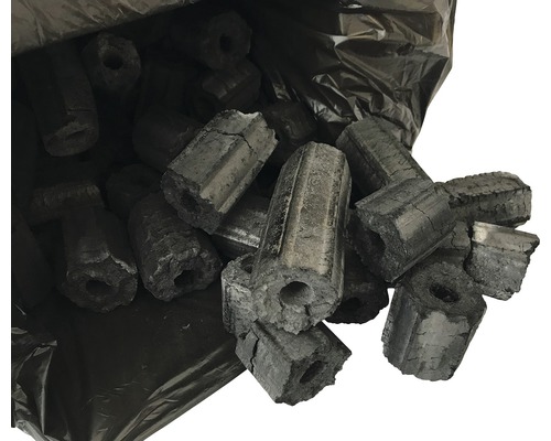 Brichete într-un sac negru pentru grătar