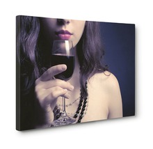 Tablou canvas cu femeie care ține un pahar de vin