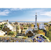 Panoramă a Barcelonei cu parc și peisaj urban