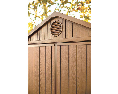 Detaliu cu un pavilion de grădină cu grilaj de aerisire