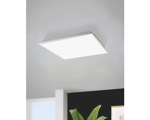 Plafonieră pătrată în interior