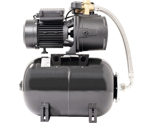 Gospodărie de apă cu rezervor sub presiune și pompă pentru alimentarea cu apă a casei