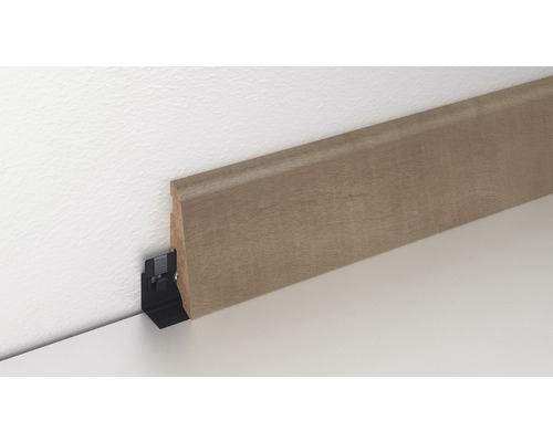 Plintă din lemn cu fixare cu clips pe perete