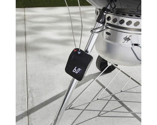 Termometru digital pentru grătar cu afișaj de temperatură atașat la grătar