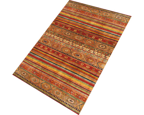 Covor cu model în dungi și elemente orientale