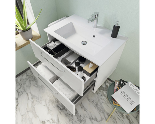 Dulap de bază pentru lavoar cu două sertare deschise, lavoar, robinet și accesorii de baie