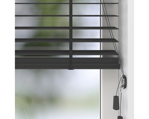 Jaluzea orizontală pentru decorarea ferestrelor și protecția intimității