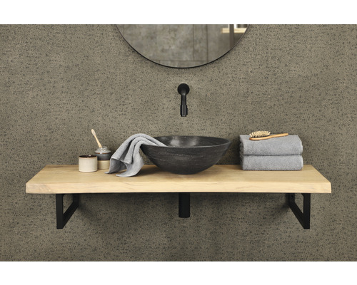 Chiuvetă de baie cu chiuvetă așezată, robinet, oglindă și prosoape