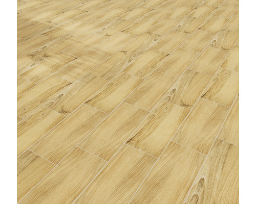 Podea montată cu plăci ceramice cu aspect de lemn.