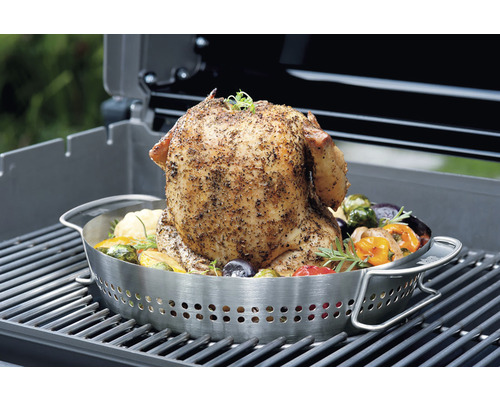 Pui la grătar cu legume în suport din oțel inoxidabil pe grătar