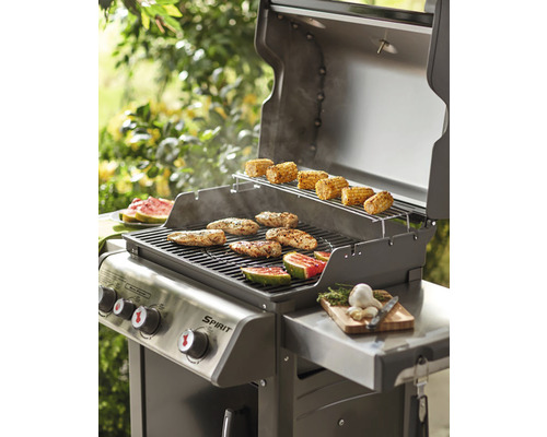 Grătar cu pui, pepene verde și știuleți de porumb pe grătar