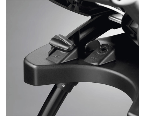 Imagine detaliată cu un scaun de masă negru pentru copii cu mecanism de reglare