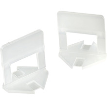 Două cleme de nivelare a plăcilor din plastic