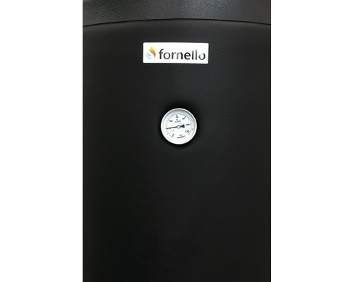 Prim-plan cu un boiler cu logo Fornello și indicator de temperatură