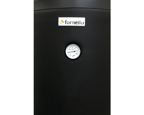 Prim-plan cu un boiler de apă caldă cu indicator de temperatură și sigla Fornello