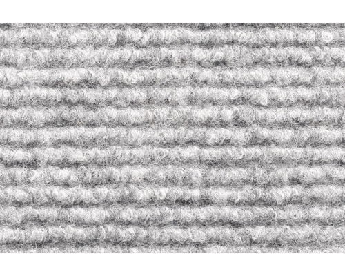 Prim-plan cu un covor gri cu structură striată.