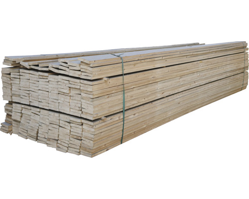 Stivă de scânduri brute din lemn pentru proiecte de construcții