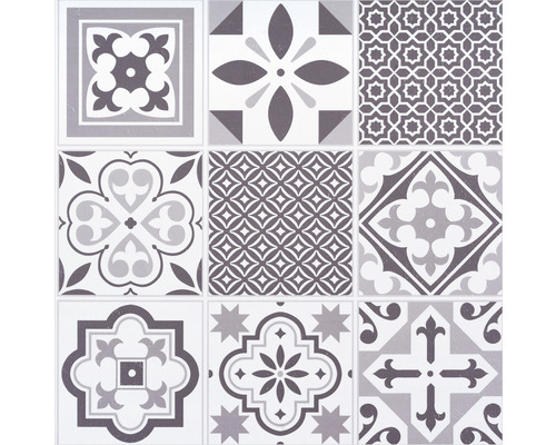 Model de faianță cu diverse motive geometrice și florale