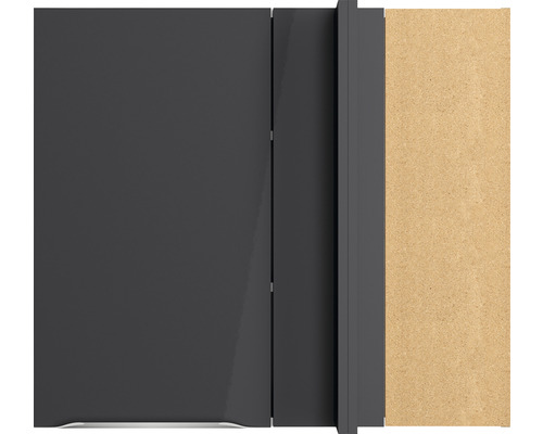 Prim-plan al unei uși glisante în fața unui perete