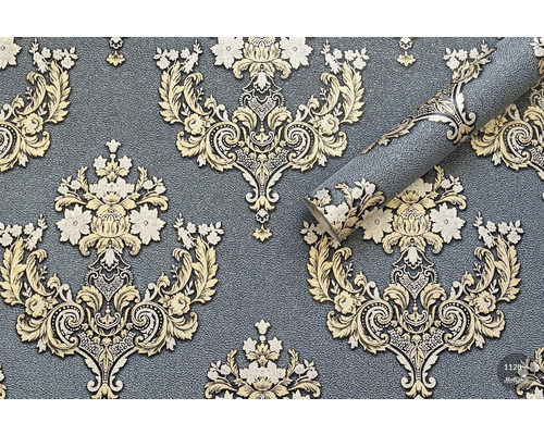 Tapet cu model floral și rolă