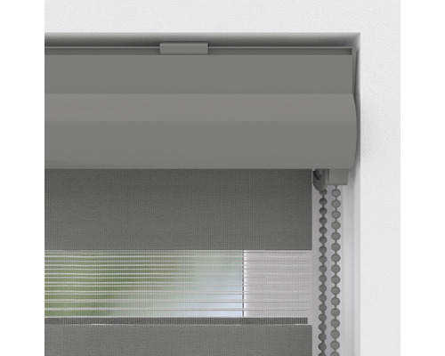 Rulou dublă gri în rama ferestrei