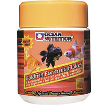 Fulgi de hrană pentru pești aurii Ocean Nutrition într-un recipient