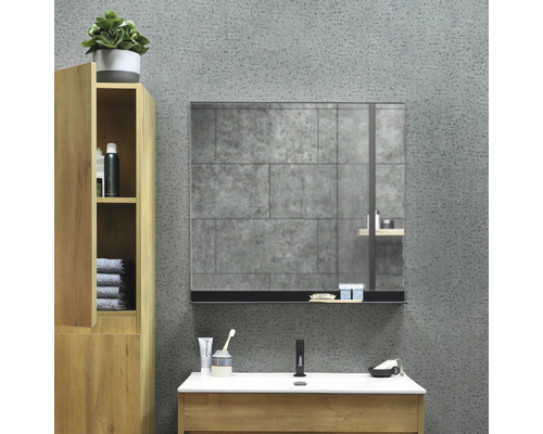 Baie modernă cu lavoar, dulap cu oglindă și raft deschis