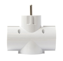 Adaptor alb de priză Schuko cu trei sloturi