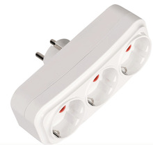Adaptor de priză cu trei ieșiri