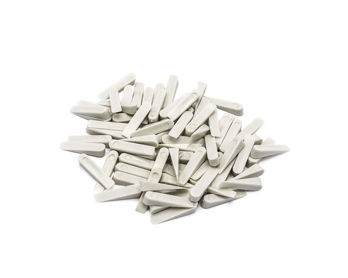 Pene nivelare plăci ceramice Lumy Tools 0-4,5 mm, 100 bucăți Grămadă de pene din plastic pentru diverse aplicații