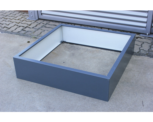 Jardinieră metalică înălțată