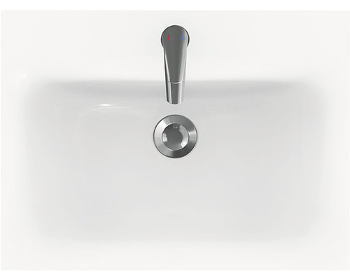 Imagine cu o chiuvetă albă cu robinet