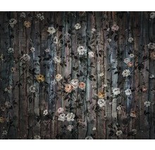 Tapet cu motiv de trandafiri pe fundal de lemn