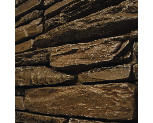 Prim-plan cu panou de placare cu aspect de piatră.